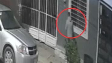 VIDEO  Sujeto agrede sexualmente a joven a través de una ventana en García, NL