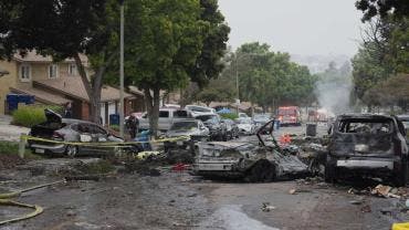 FOTOS Y VIDEOS | Avioneta se estrella en vecindario de San Diego; hay varios muertos