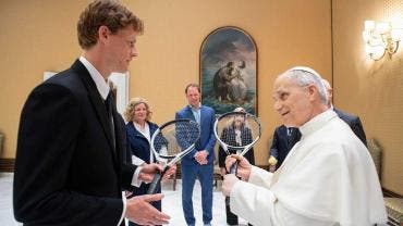 Recibe León XIV a Jannik Sinner