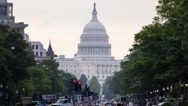 Republicanos frenan plan fiscal de Trump que incluye impuesto del 5% a remesas