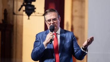 revela Ebrard fraudes acero textiles