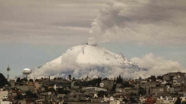 El Popocatépetl se cubre de nieve y deja una hermosa postal 