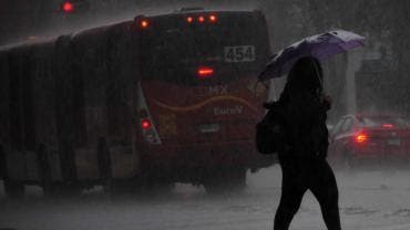 Continuarán lluvias fuertes la tarde de este viernes en CDMX