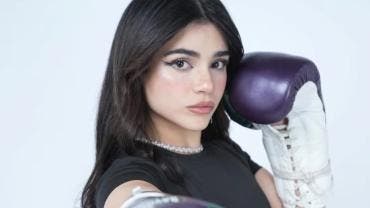  Alana Flores