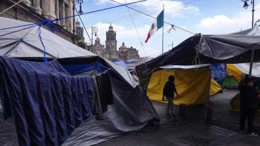 mas 11 mil carpas planton CNTE Zocalo