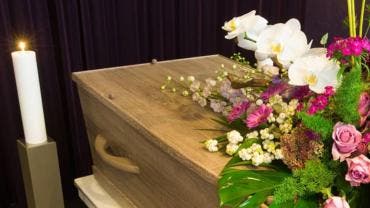 mujer revive ataud Republica Checa