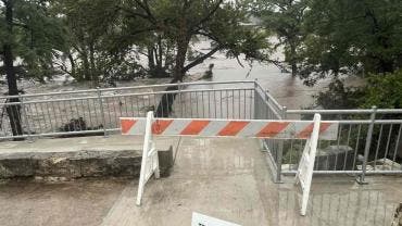 Al menos 25 muertos y 23 niñas desaparecidas tras crecida del río Guadalupe en Texas