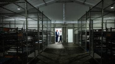 Alligator Alcatraz recibe a primeros migrantes entre quejas por condiciones inhumanas
