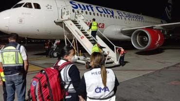 aterriza emergencia avion AICM embarazada