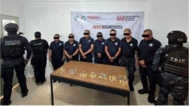Detienen a siete policías municipales por venta de droga en Chiapas