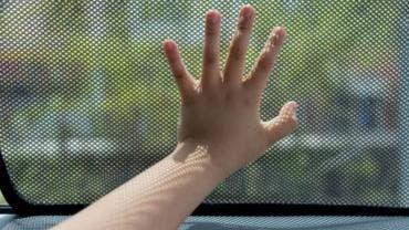 Niña de 9 años muere por calor después de que su madre la dejara en un auto en Texas