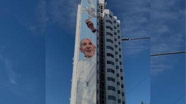 Pintan en Argentina mural de 50 metros en homenaje al papa Francisco