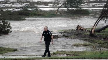 Sube a 27 el número de muertos por inundaciones en Texas