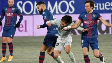 El Betis viaja a Gijón con Guardado, pero sin Guido Rodríguez