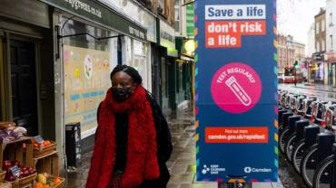 Inglaterra reduce los tests de covid a las llegadas internacionales