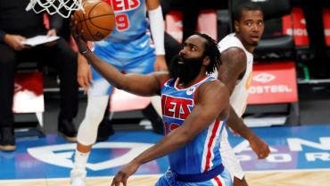 James Harden debuta en Nets con un histórico triple-doble