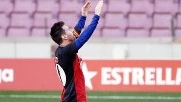 Confirmada tarjeta a Messi por quitarse camiseta y homenajear a Maradona