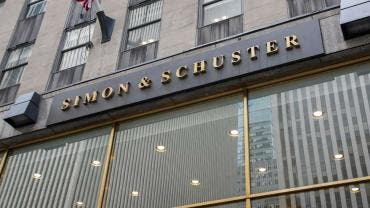 Paramount vende editorial Simon&Schuster por mil 620 mdd