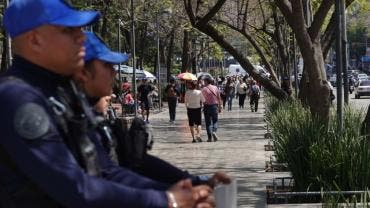 Policías en la alameda