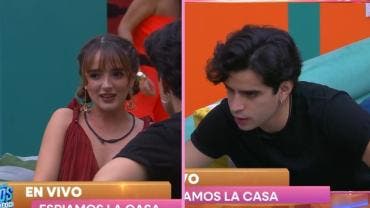 ¿Romance a la vista? Elaine Haro no oculta su incomodidad ante las miradas de Aarón Mercury 