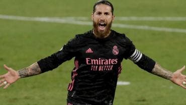 El Madrid sufre para lograr primer triunfo, con gol de penalti de Ramos
