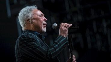 Tom Jones publicará a los 80 años un nuevo disco, "Surrounded By Time"