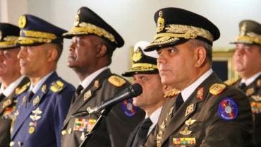 Respaldan fuerzas armadas a Maduro y advierten de golpe de Estado