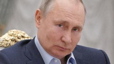 Putin se vacuna contra el Covid-19, mientras los rusos siguen reticentes
