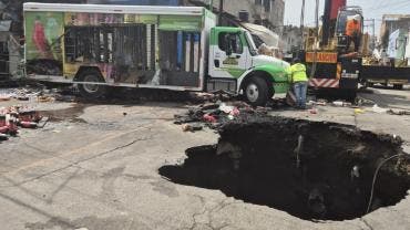 evacuan ocho familias socavon Renovacion Iztapalapa.jpg