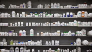 incumplen 33 farmaceuticas reparto Mexico.jpg