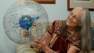 Fue autora de más de 40 libros de divulgación científica y cientos de artículos, y fue reconocida con múltiples distinciones, entre ellas el Premio Kalinga de Popularización de la Ciencia