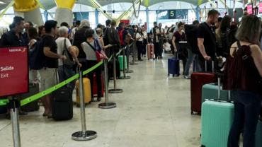 Larga fila en aeropuerto europeo por ciberataque