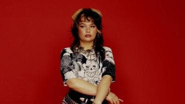 Adiós inesperado: Lola Young cancela todas sus presentaciones y se despide de los escenarios