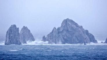Oleaje ante la llegada de un huracán, en Los Cabos