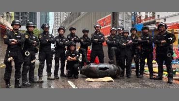  Policía de Hong Kong desactiva una bomba 