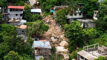 Viviendas afectadas un año después del huracán John en Acapulco