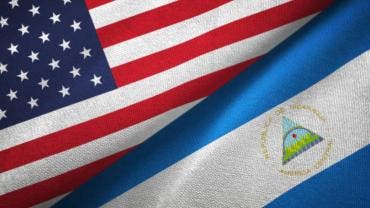 Banderas Estados Unidos y Nicaragua