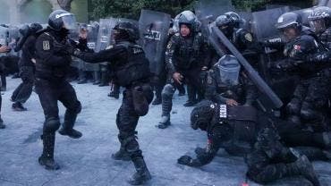Bloque Negro vs Policías