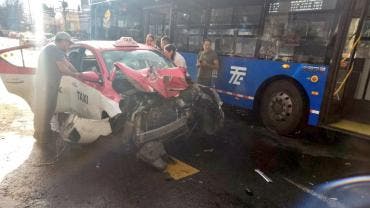 choca taxi trolebus avenida Aztecas.jpg