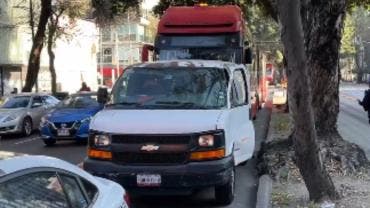 Una unidad del Metrobús de la Ciudad de México se vio involucrado la mañana de este martes en un choque vial 