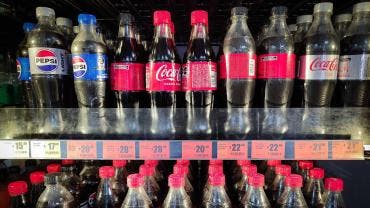 descarta Sheinbaum cierre tienditas alza IEPS refrescos.jpg
