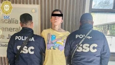 De acuerdo con las autoridades, Donovan fue aprehendido en posesión de un arma, drogas y ropa, elementos que podrían relacionarlo con el crimen cometido el 13 de octubre.