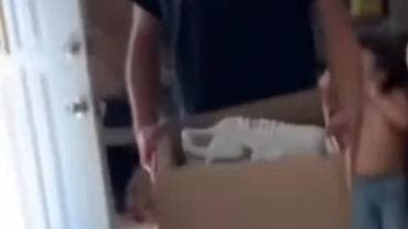 Niño amenaza a papá