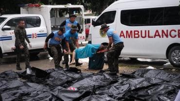 suman 72 muertos terremoto Filipinas.jpg