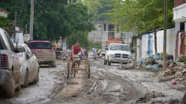 van 82 muertos lluvias Mexico.jpg