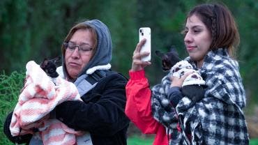 Las autoridades capitalinas recomendaron a la población usar ropa abrigadora, evitar cambios bruscos de temperatura y consumir frutas y verduras