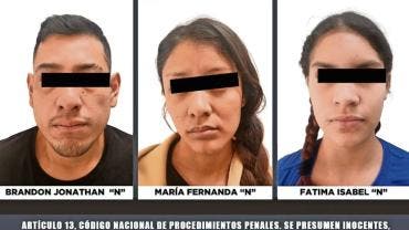  Según la FGJEM, los implicados envolvieron el cuerpo en cobijas y bolsas sujetas a un sillón y lo trasladaron hasta el municipio de Nextlalpan