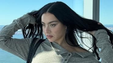 Charli XCX lleva su estilo hiperpop a la literatura: Banda sonora de ‘Wuthering Heights’ con ‘HOUSE’ como primer adelanto