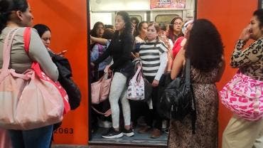 Minutos después, el servicio fue restablecido en toda la línea, una vez que se concluyeron las labores correspondientes