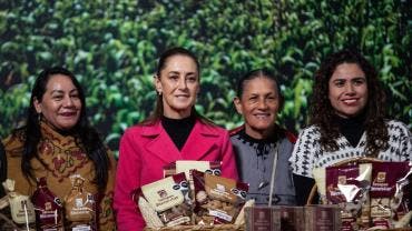 presenta Sheinbaum maiz raiz.jpg